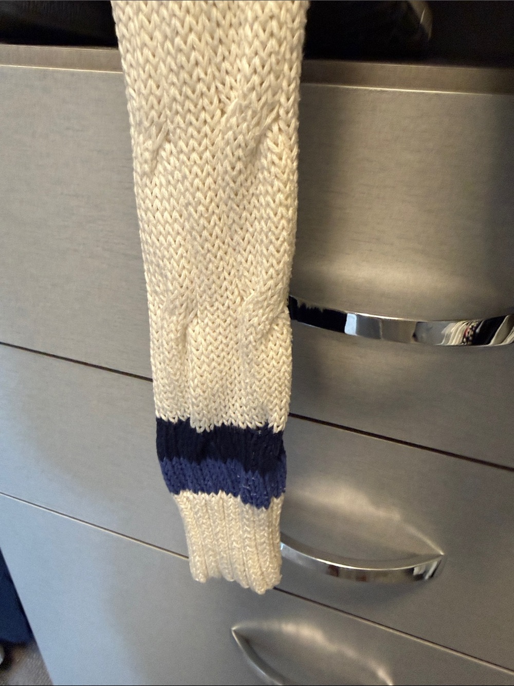 Ralph Lauren Cream Cable-Knit V-Neck Sweater with Navy and Royal Trim medium - Picture 4 of 5